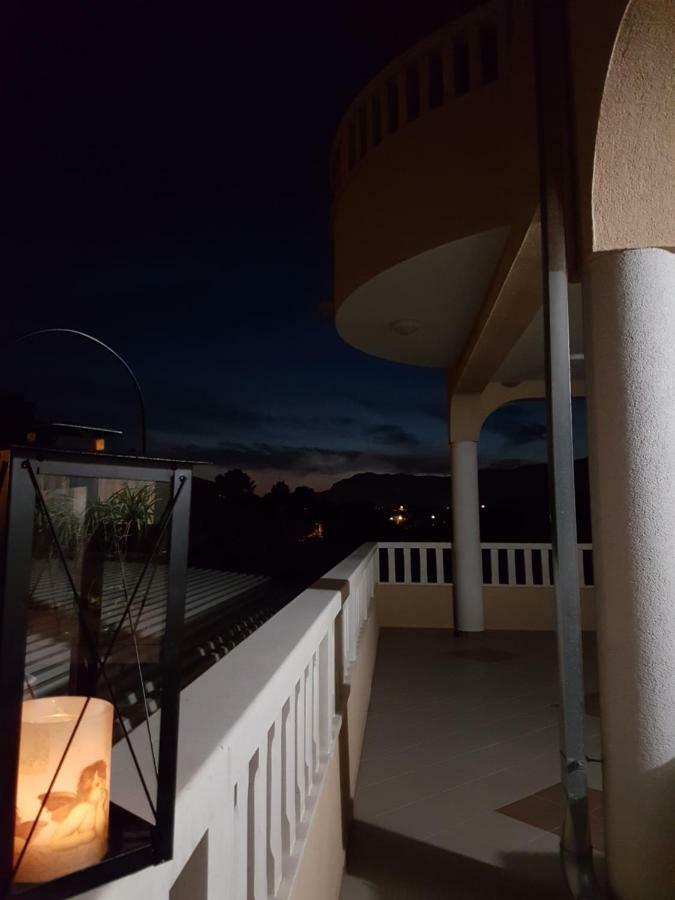 Villa Ana Maria Kamen Luaran gambar