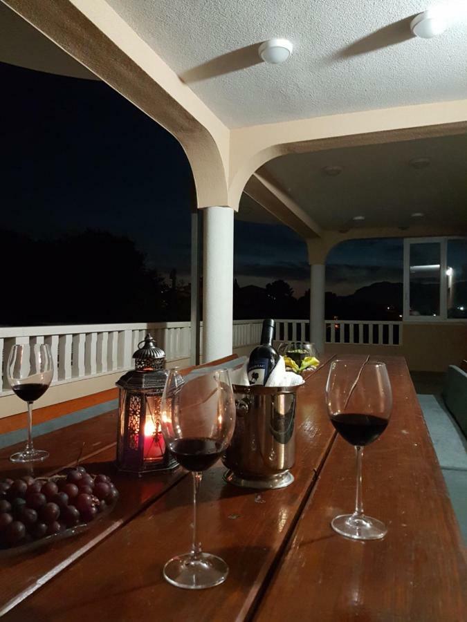 Villa Ana Maria Kamen Luaran gambar